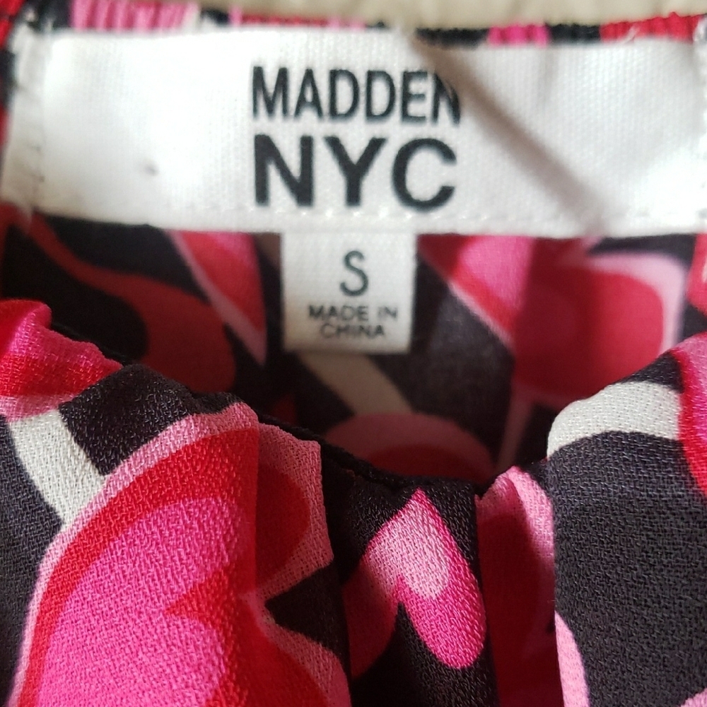 MADDEN NYC Vibrant Heart Print Blouse,SIZE S. - Picture 3 of 4